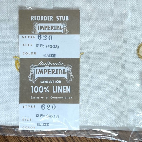 Vintage 100% linen embroidered tablecloth and napkins coordinated set - Picture 2 of 4